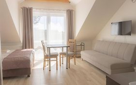 Karla, apartamenty i pokoje w Dębkach